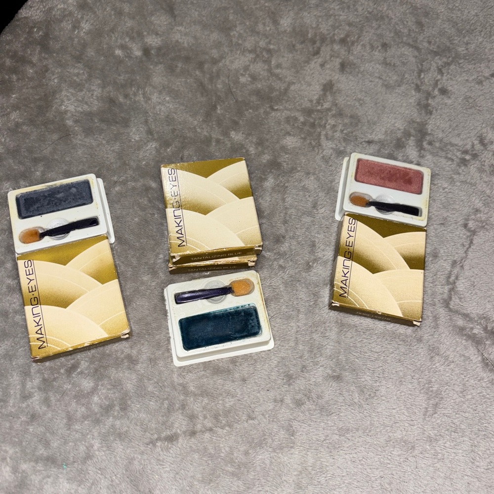 Avon “Making Eyes” Vintage Eye Shadow
Set of 4 in original box